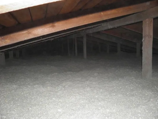 Referenssikuva eristyskohteesta